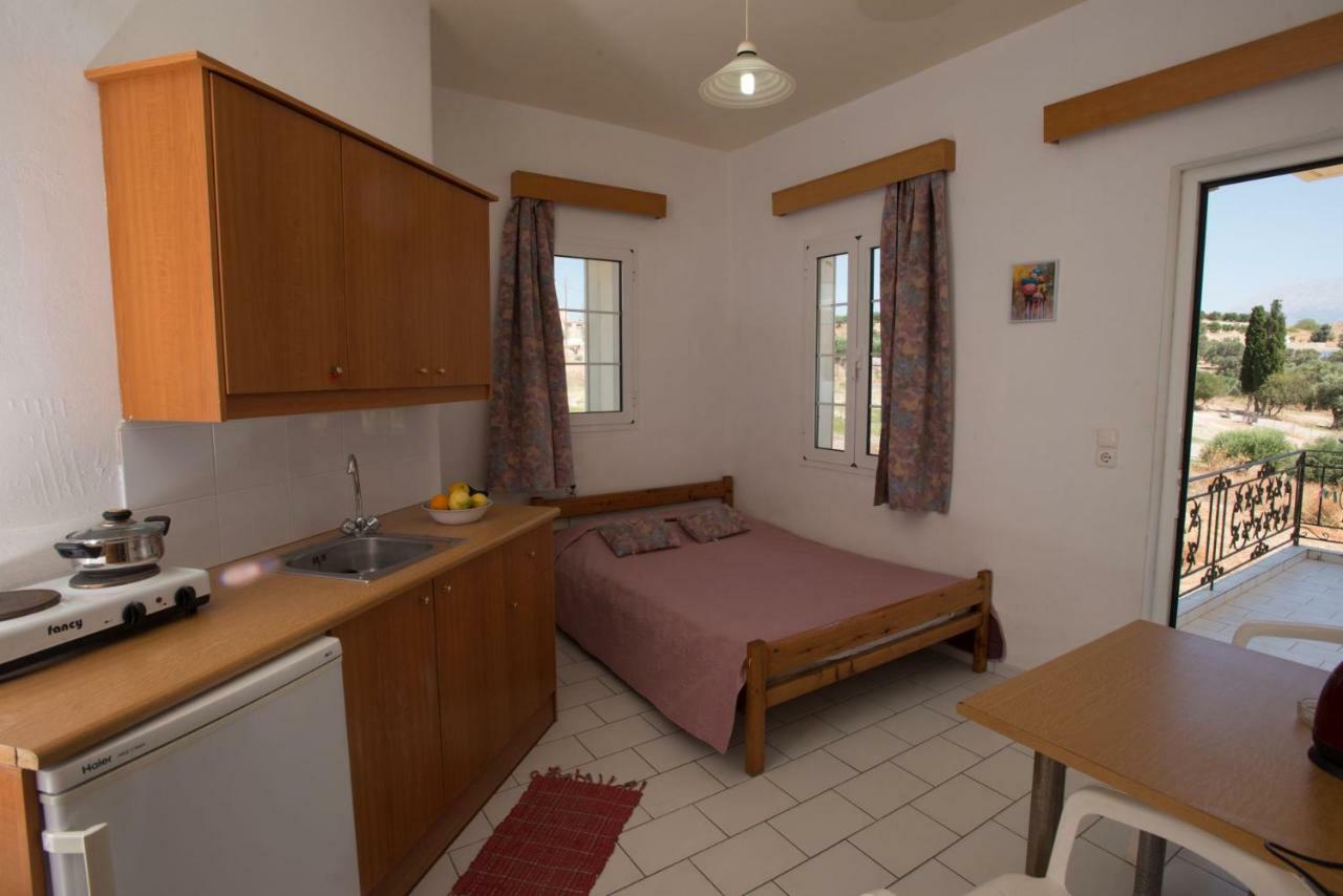 Kazakis Nikos Rooms Pitsidia Exterior photo