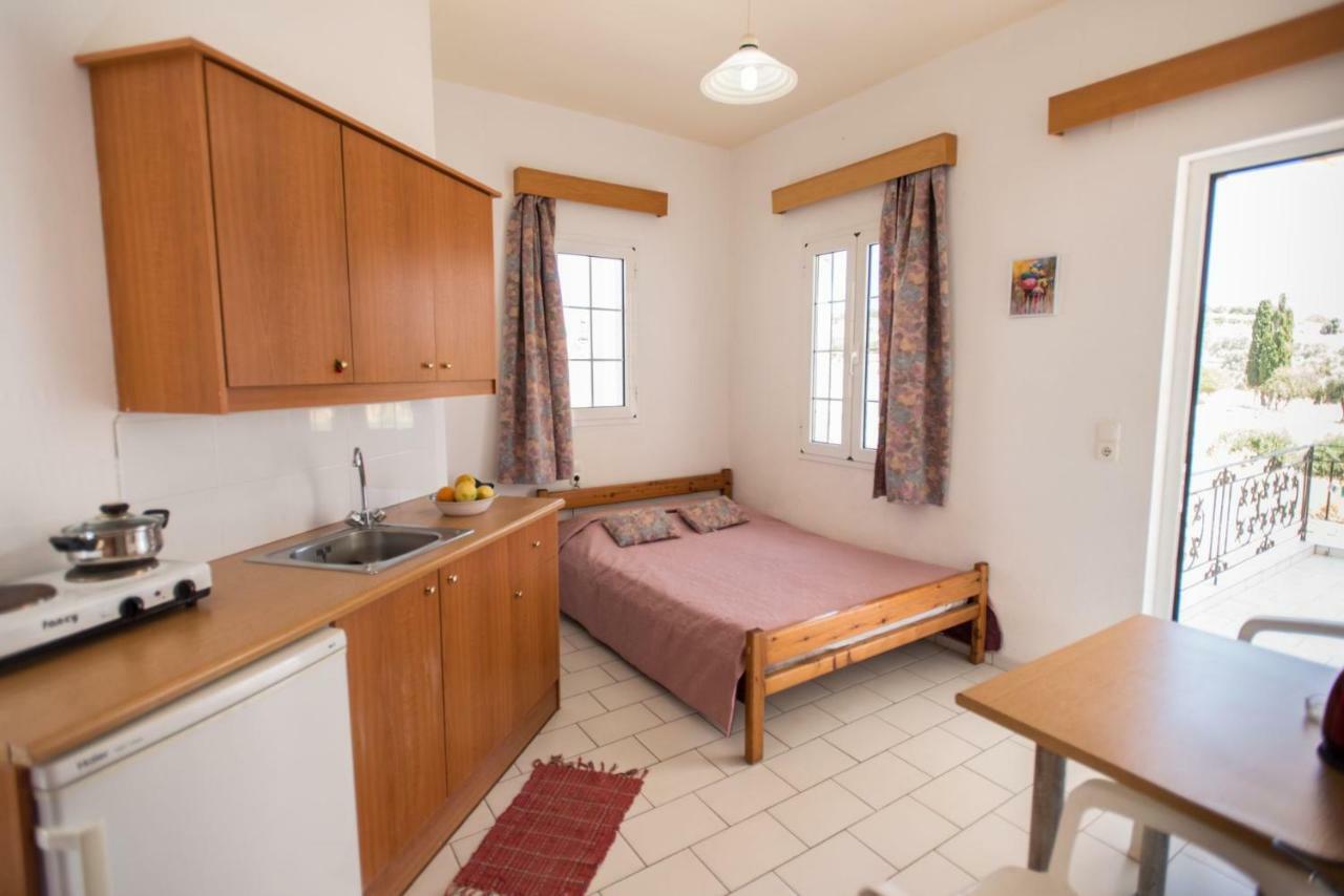Kazakis Nikos Rooms Pitsidia Exterior photo
